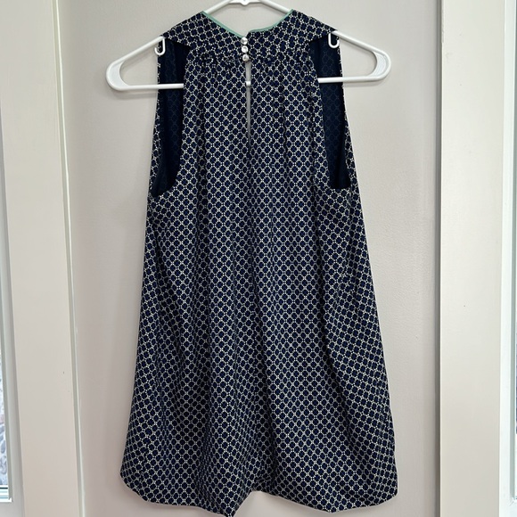 Ladies blue sleeveless blouse with sharp geometric pattern- size small - Picture 2 of 5